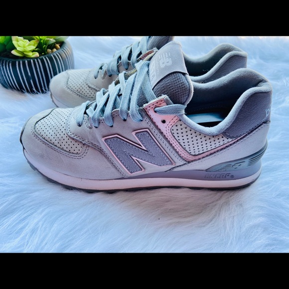 *SOLD* New Balance - Picture 2 of 8
